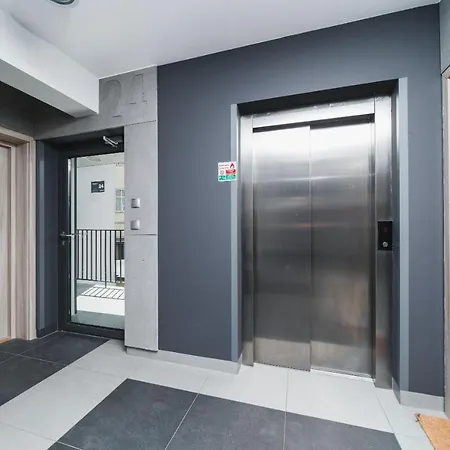 Aron Residence - By Upstairs-2